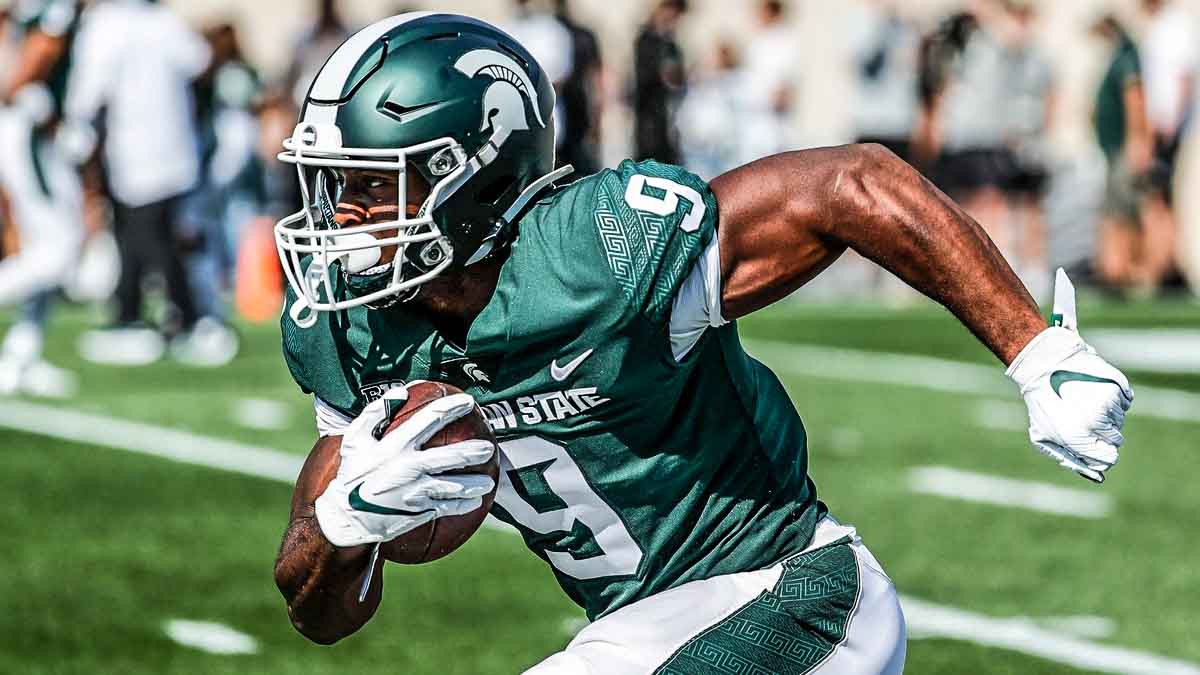 Kenneth Walker III Stats, News and Video - RB